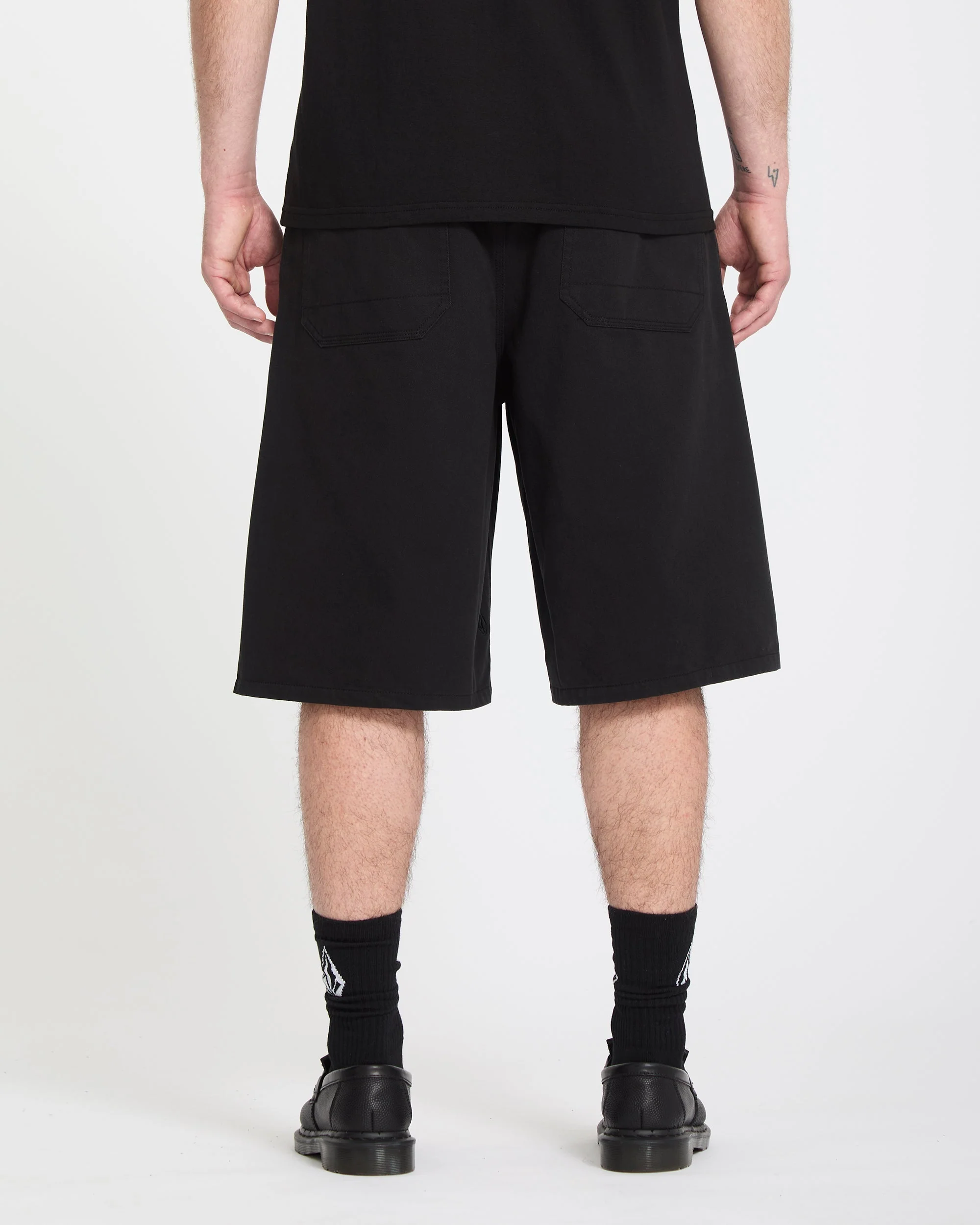 Chillow Pleat 24" Elasticated Waist Chino Shorts - Black - Image 2