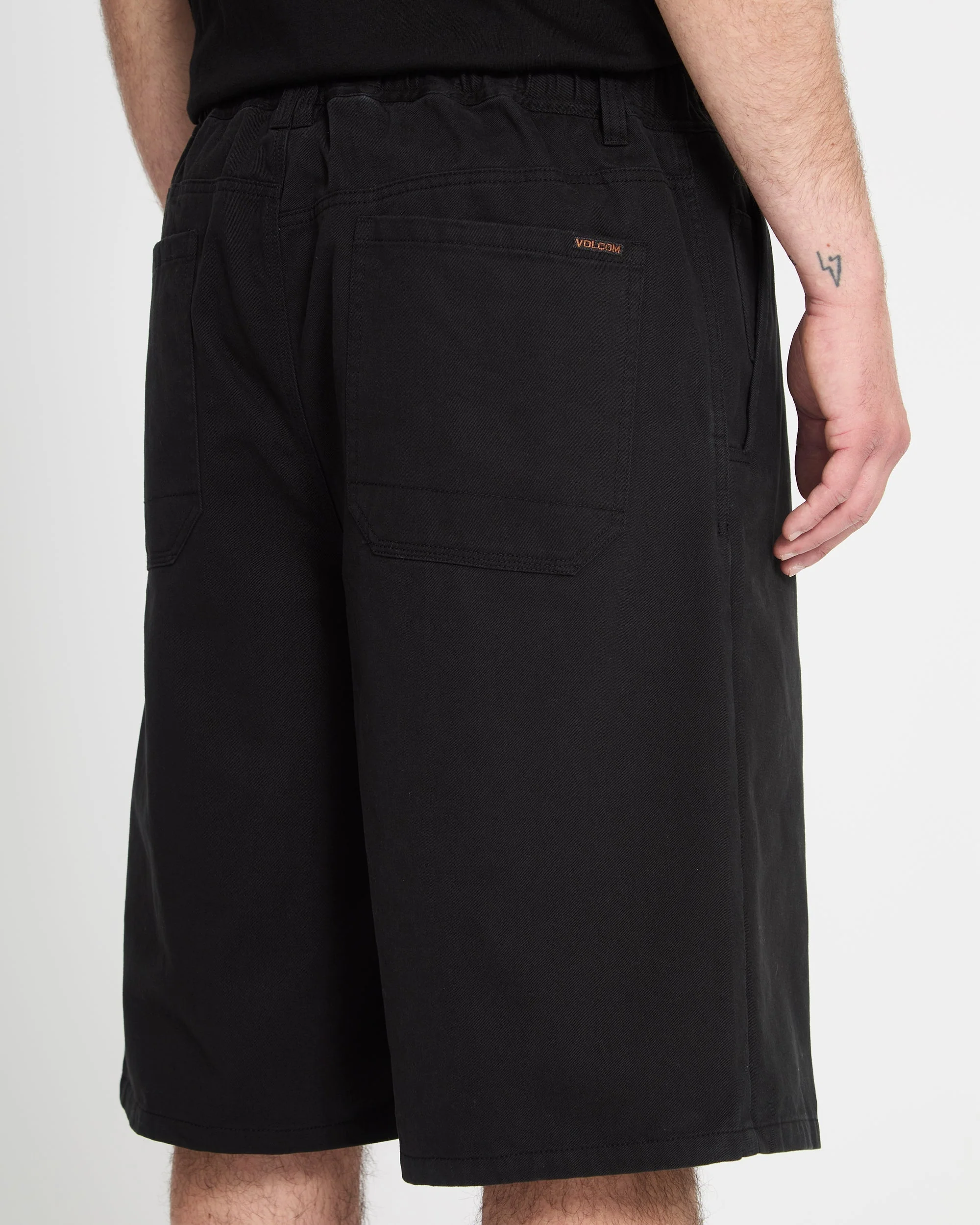 Chillow Pleat 24" Elasticated Waist Chino Shorts - Black - Image 4
