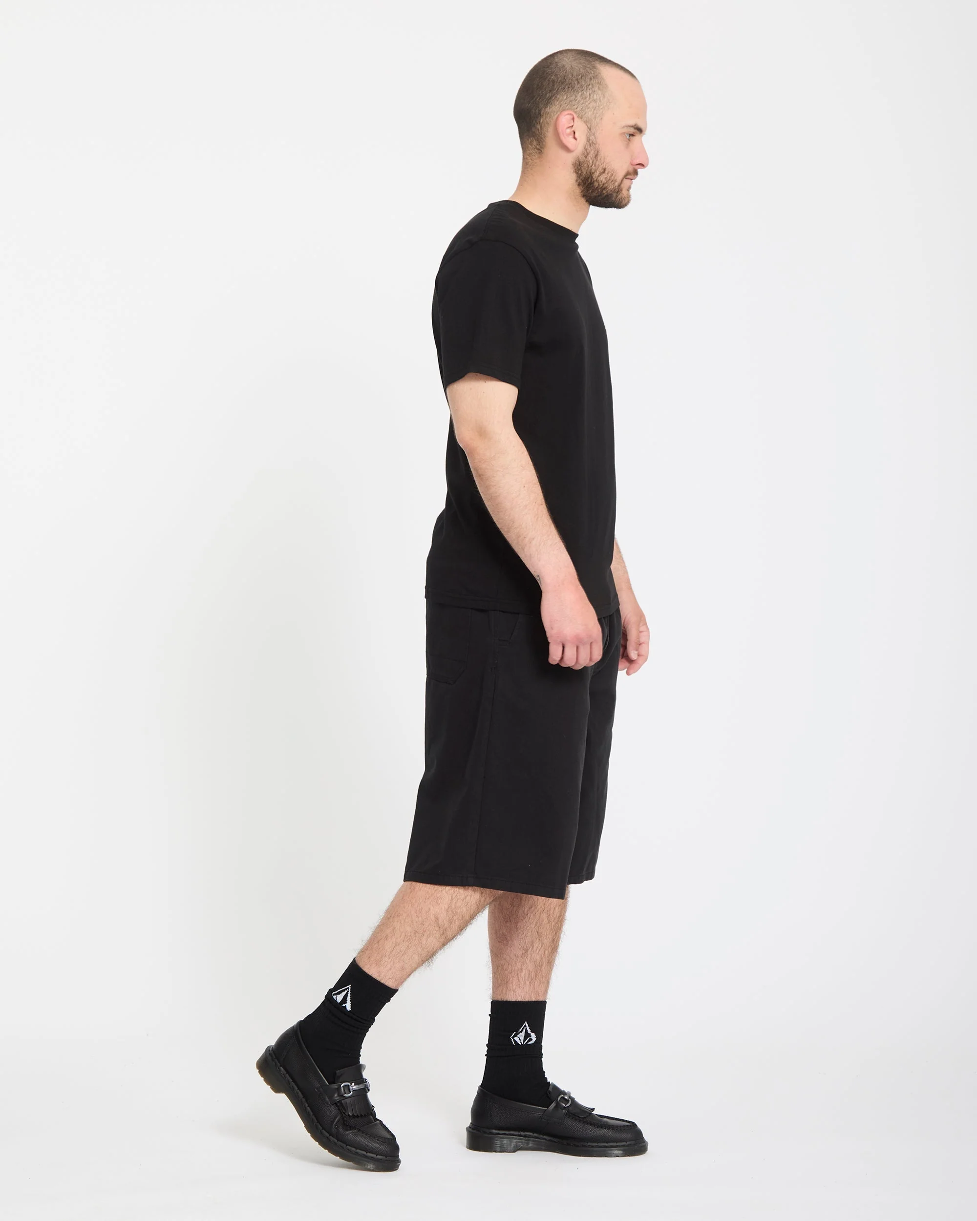 Chillow Pleat 24" Elasticated Waist Chino Shorts - Black - Image 5