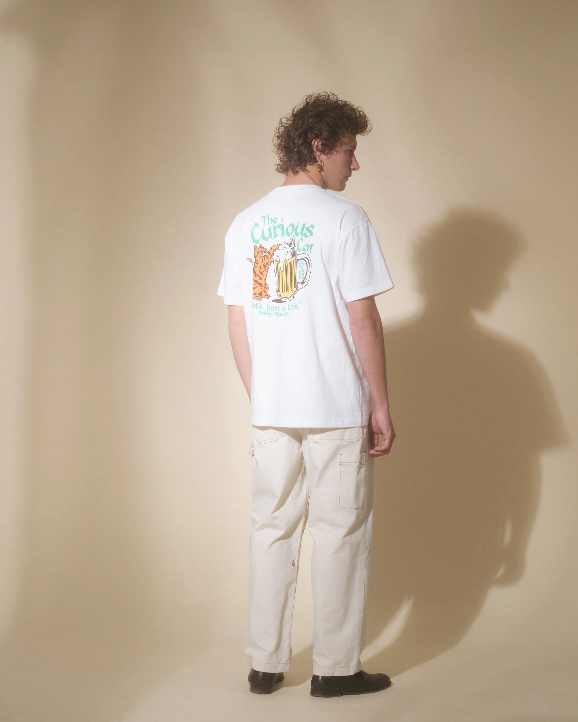 Curious Cat T-shirt - WHITE - Image 6