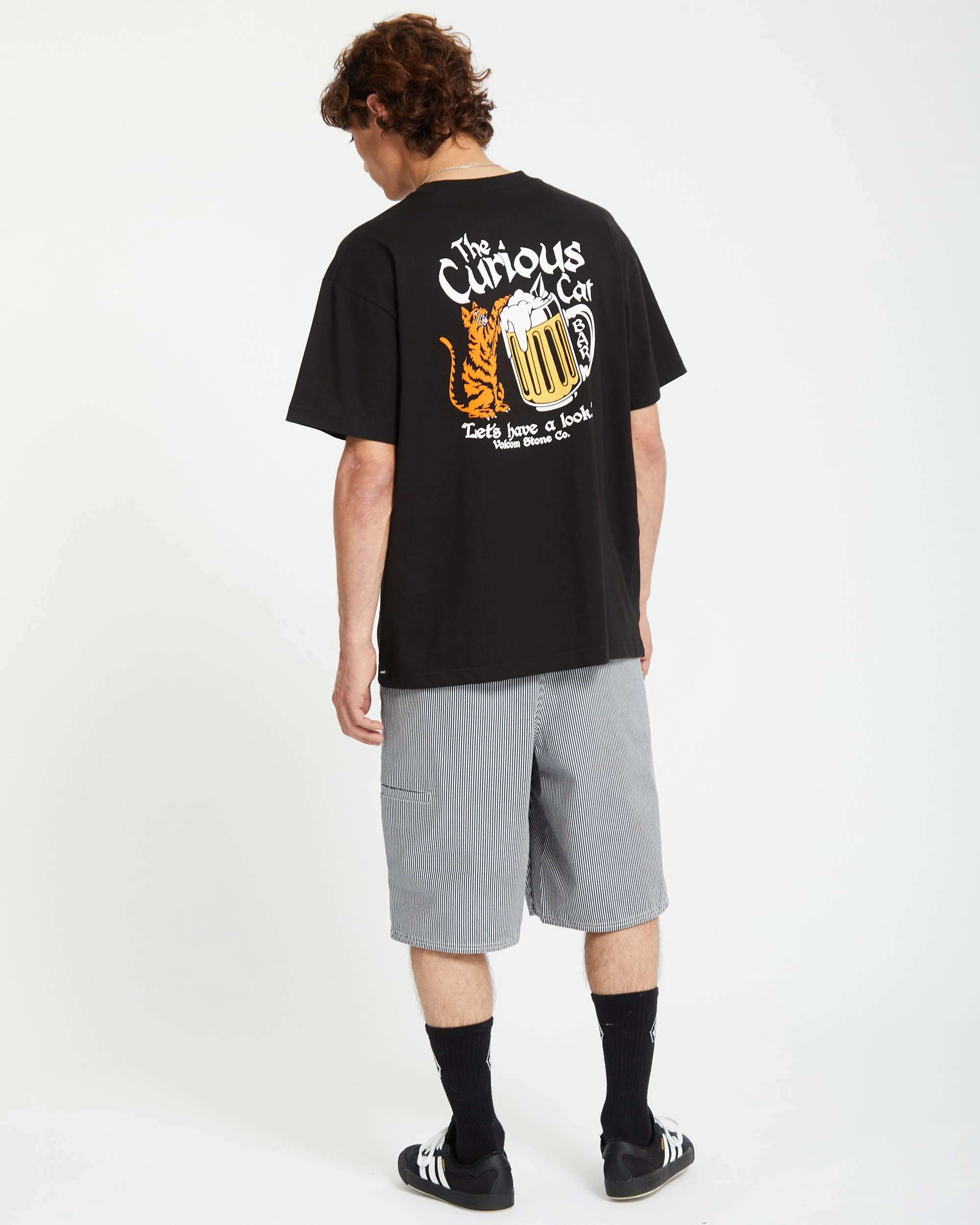 Curious Cat T-shirt - BLACK - Image 5