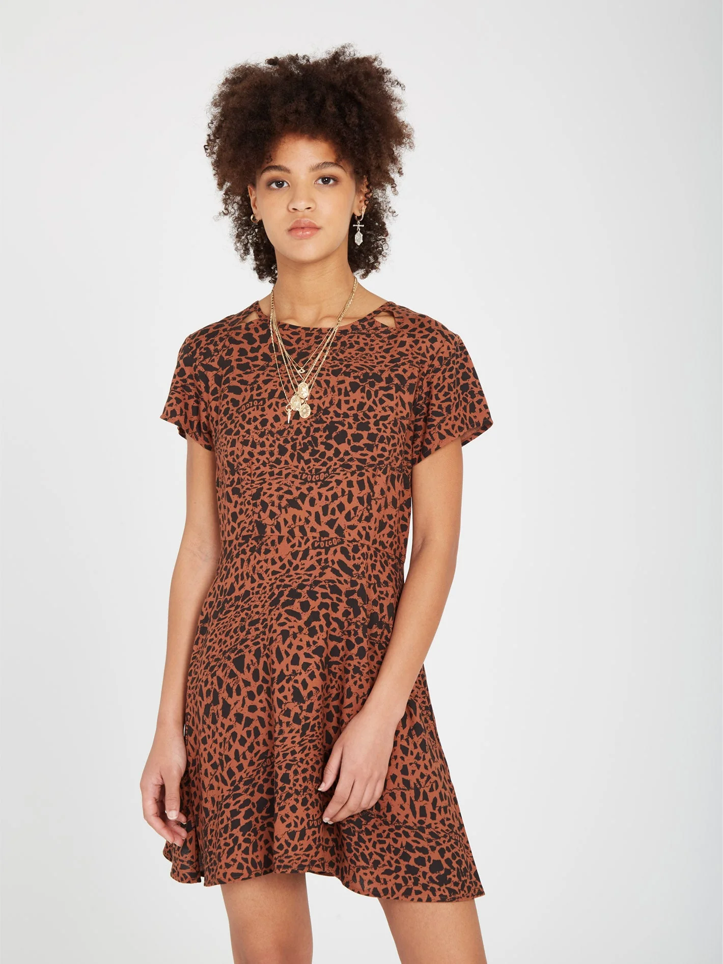 Dino Tea Kleid - DARK CLAY - Image 8