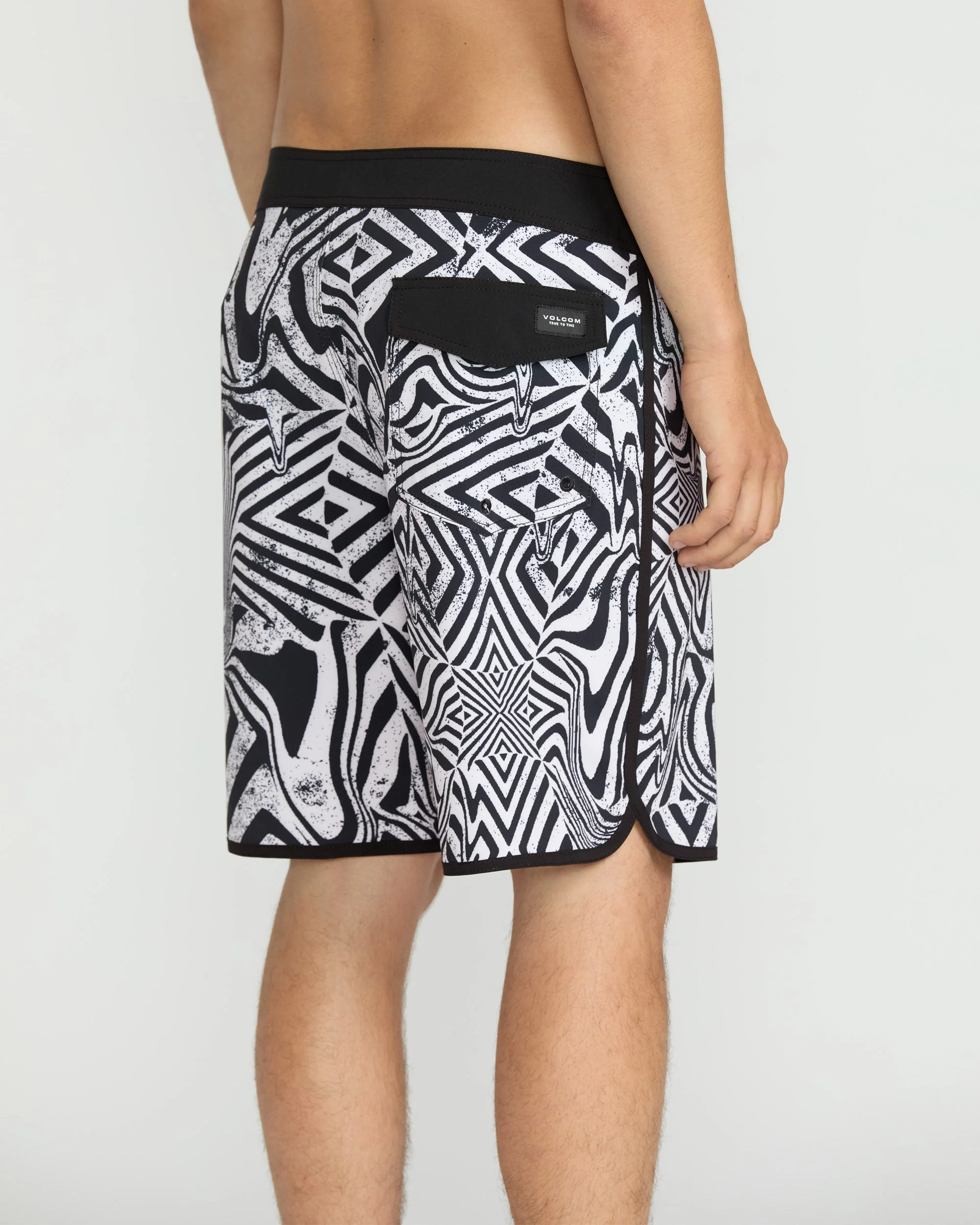 Infuse Scallop Mod 19" Boardshorts - White Black - Image 2