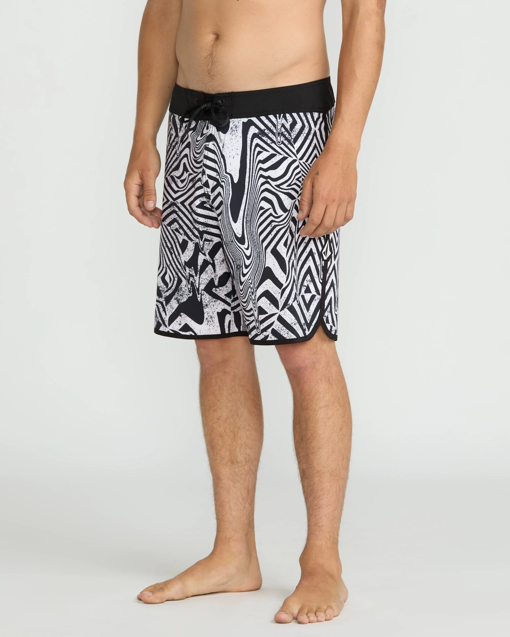 Infuse Scallop Mod 19" Boardshorts - White Black - Image 4