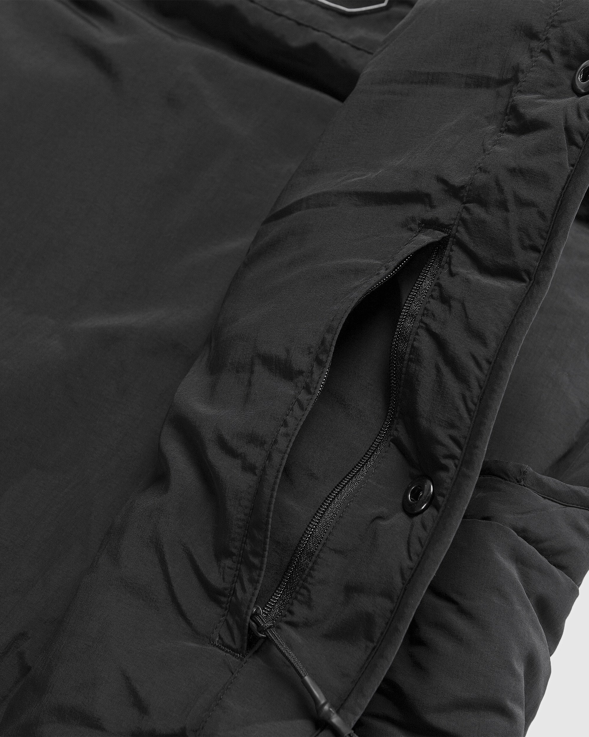 Layered Up Weste - Black - Image 4