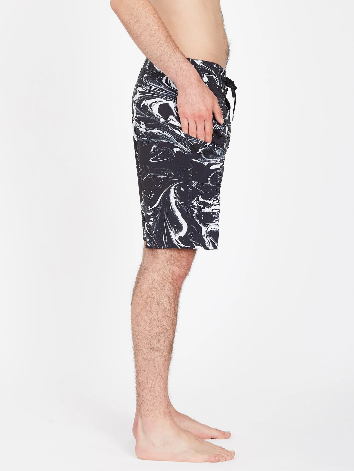 Marble Mod 19" Badeshorts - BLACK - Image 6