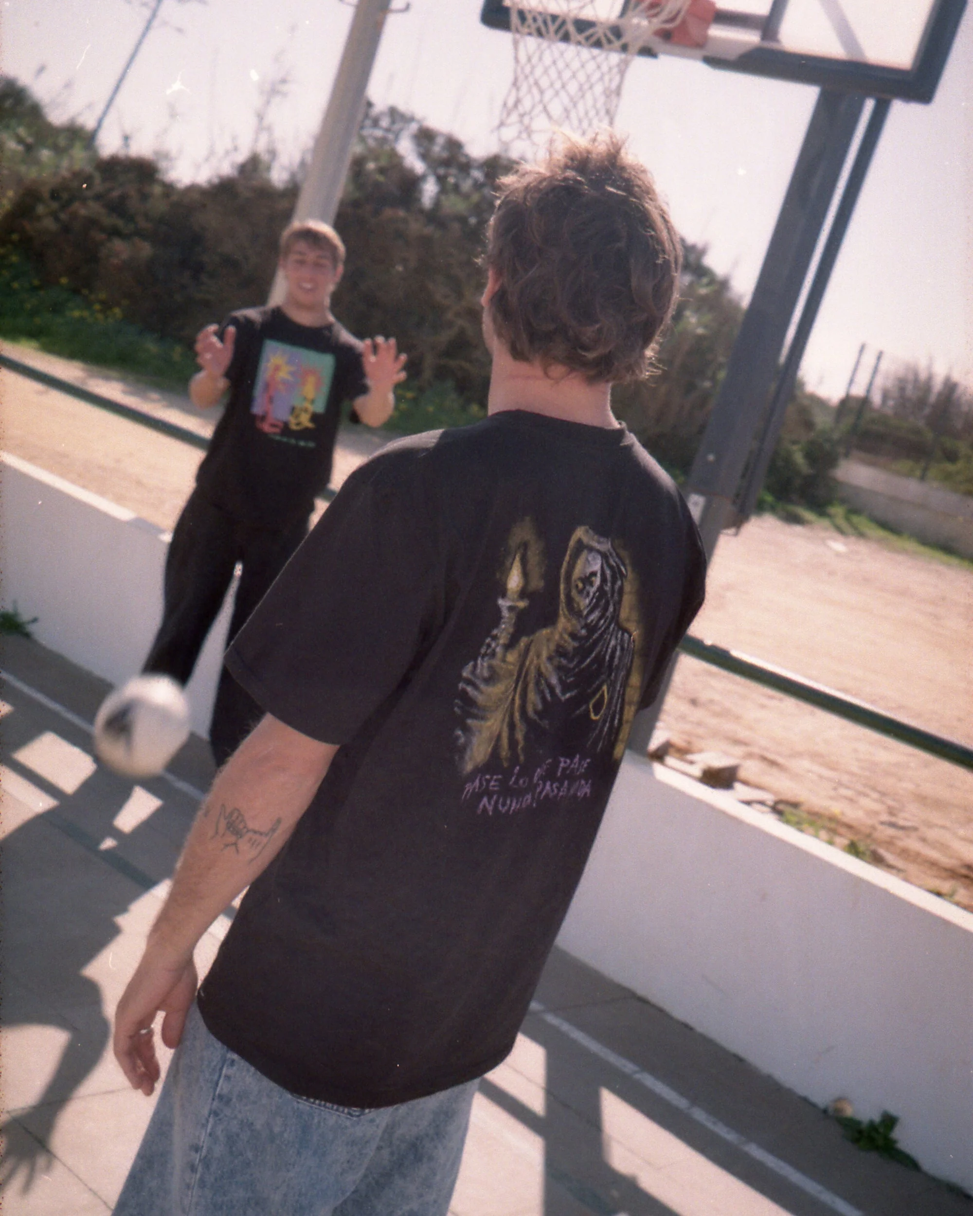 Nunca Pasa T-Shirt - Black - Image 4