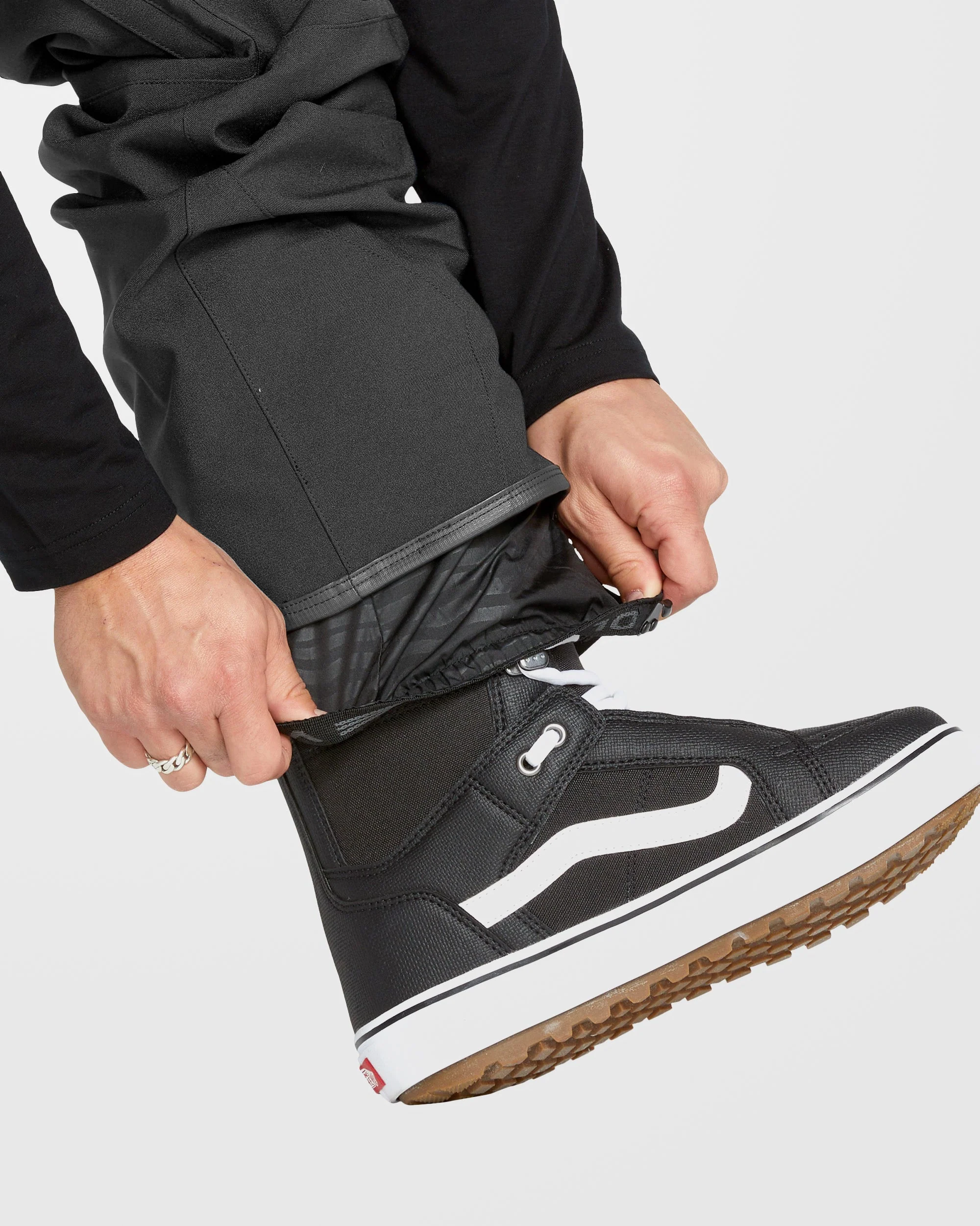 Roan Bib Latzhose - Black - Image 18